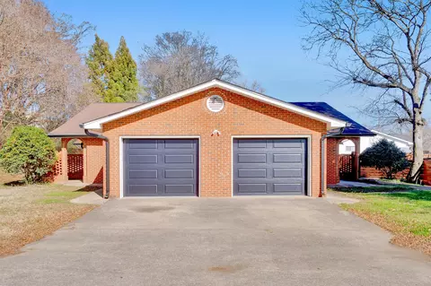 1605 Albert Ln, Hixson, TN 37343