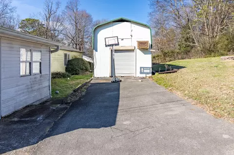 Exterior - 211 Ezzard Ave, Dalton, GA 30720 photo 3 of 7