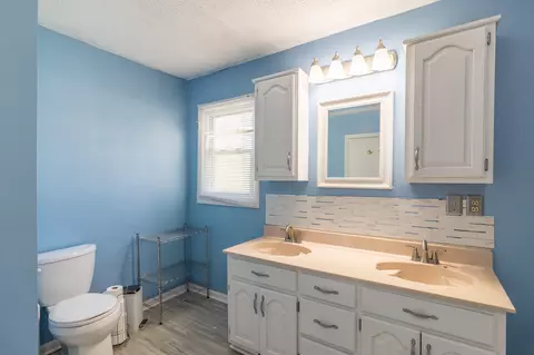 Bath - 211 Ezzard Ave, Dalton, GA 30720 photo 1 of 5