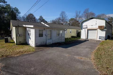 Exterior - 211 Ezzard Ave, Dalton, GA 30720 photo 4 of 7