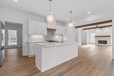 4715 Creek Point Ln, Signal Mountain, TN 37377