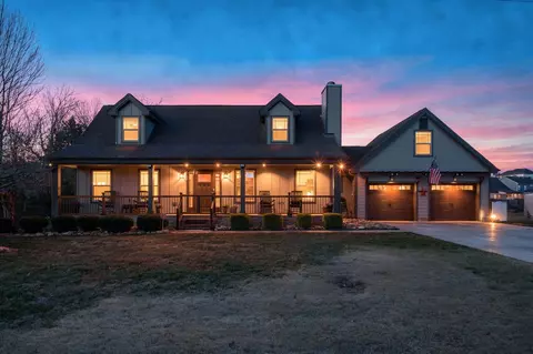 8128 Savannah Hills Dr, Ooltewah, TN 37363