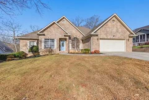 1096 Harbor Landing Dr, Soddy Daisy, TN 37379