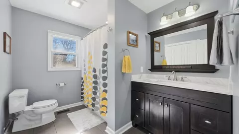 Bath - 1512 Ely Rd, Hixson, TN 37343 photo 3 of 4