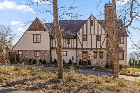185 Gnome Trl, Lookout Mountain, GA 30750