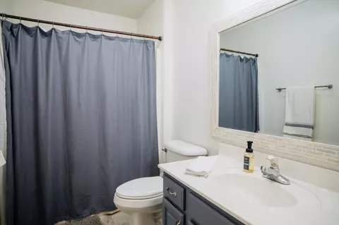 Bath - 12811 Thatch Rd, Harrison, TN 37341 photo 1 of 4