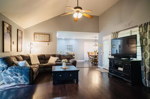 Living - 12811 Thatch Rd, Harrison, TN 37341 photo 2 of 3