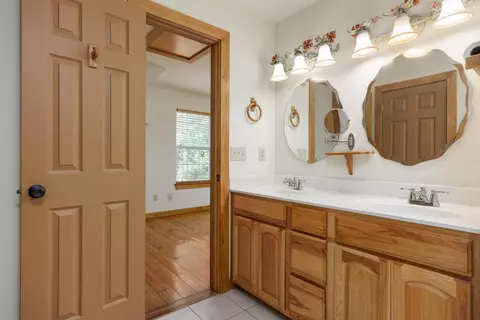 Bath - 1441 Sloans Gap Rd, Ocoee, TN 37361 photo 2 of 3