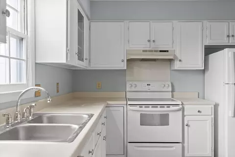 Kitchen - 317 Mcbrien Rd #7, East Ridge, TN 37412 photo 4 of 6