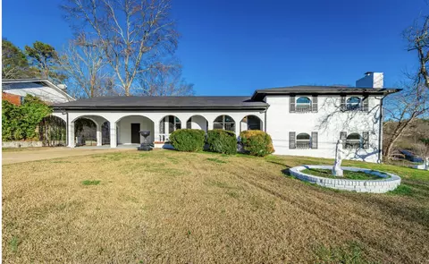 130 Sycamore Dr, Rossville, GA 30741