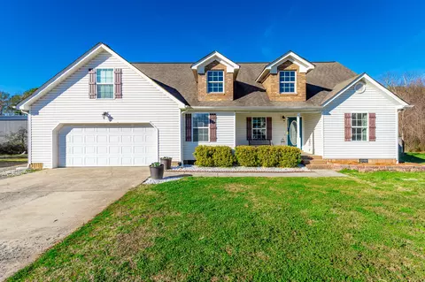 212 Round Tree Dr, Rossville, GA 30741