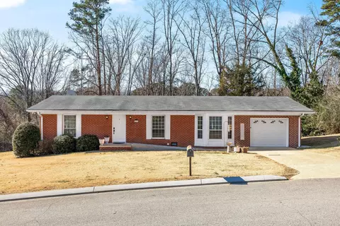 10078 Sunny Ln, Ooltewah, TN 37363