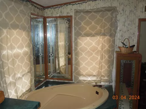 Bath - 966 Cox Rd, Sequatchie, TN 37374 photo 2 of 2