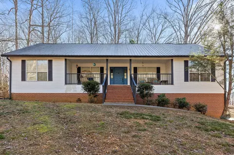 598 Lake Hills Dr, Trenton, GA 30752