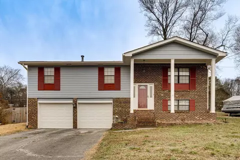 6905 Creeklands Ln, Hixson, TN 37343