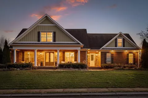 8109 Propeller Dr, Ooltewah, TN 37363