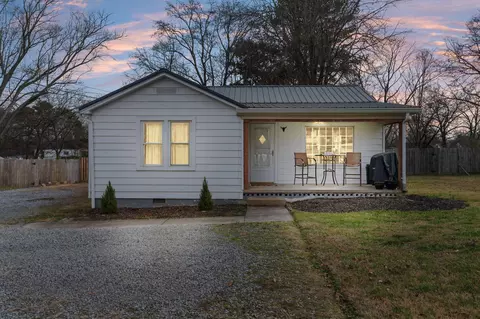 910 NW Georgetown Rd NW, Cleveland, TN 37311