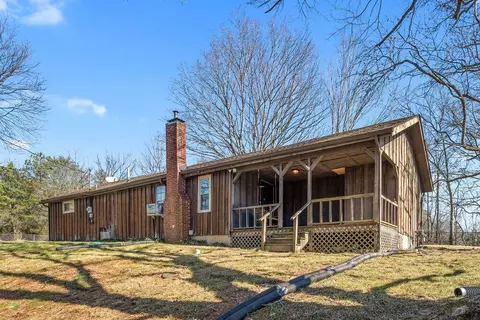 785 W 12th St, Chickamauga, GA 30707