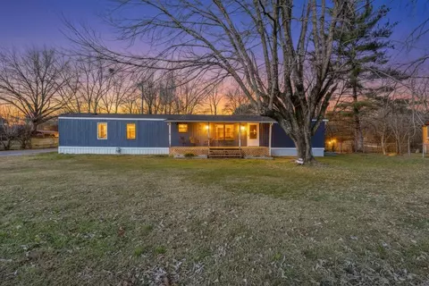1810 Ringgold Rd, Lafayette, GA 30728