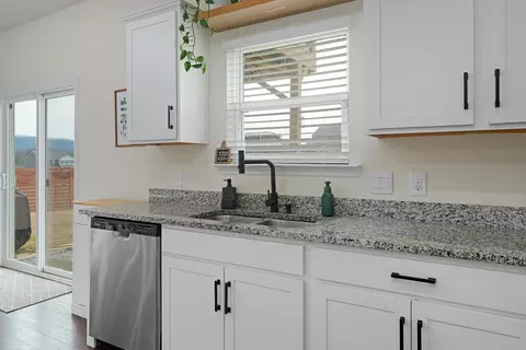Kitchen - 8592 Raspberry Way, Ooltewah, TN 37363 photo 2 of 2