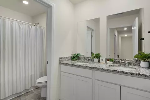 Bath - 8592 Raspberry Way, Ooltewah, TN 37363 photo 4 of 5