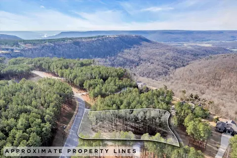 155 Moonshine Dr #JF18, Jasper, TN 37347