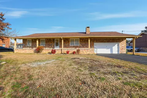 1708 Cannon Dr, Fort Oglethorpe, GA 30742