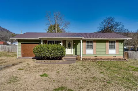 910 Hickory St, Jasper, TN 37347