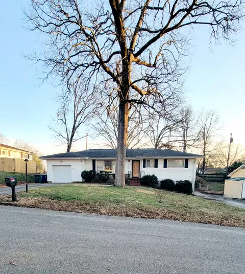 1218 Cranbrook Dr, Hixson, TN 37343