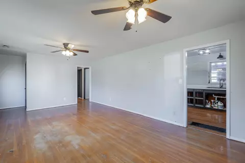 Living - 210 Ruby St, Bridgeport, AL 35740 photo 4 of 4