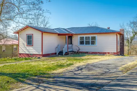 Exterior - 210 Ruby St, Bridgeport, AL 35740 photo 4 of 20