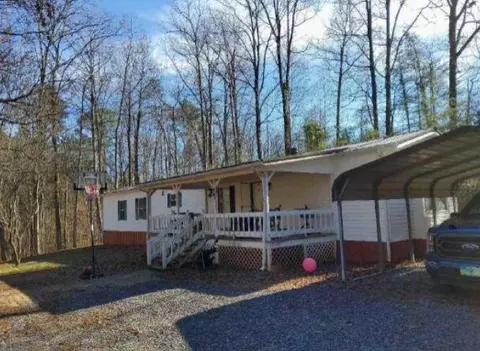 90 Hooker Ln, Chatsworth, GA 30705