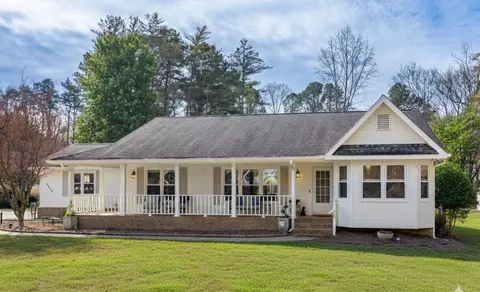 9326 Houston Ln, Ooltewah, TN 37363