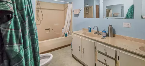Bath - 8049 Beechtop Way, Corryton, TN 37721 photo 3 of 3