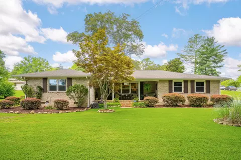 301 Clebourne Ave, Chickamauga, GA 30707