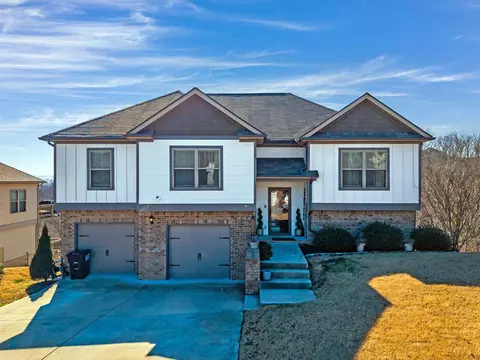 7394 Pfizer Dr, Ooltewah, TN 37363
