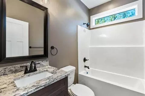 Bath - 207 Mountain View Cir, Ocoee, TN 37361 photo 1 of 4