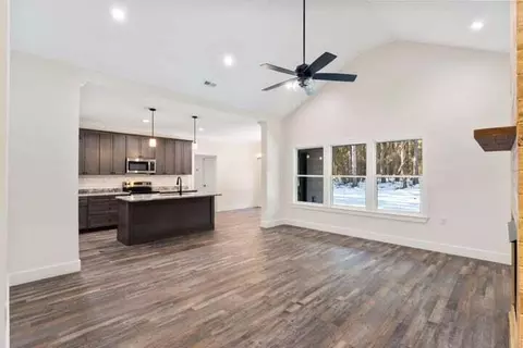 Living - 207 Mountain View Cir, Ocoee, TN 37361 photo 1 of 3