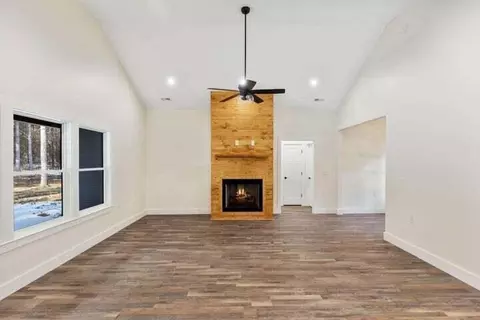 Living - 207 Mountain View Cir, Ocoee, TN 37361 photo 2 of 3