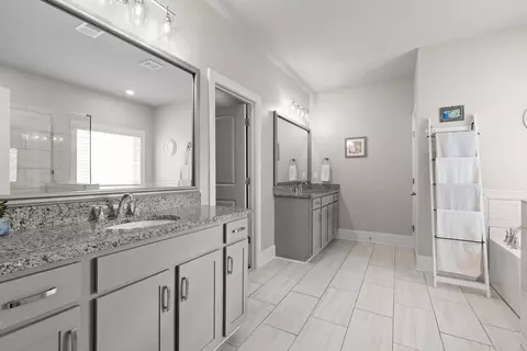 Bath - 3324 Grassy Fields Ln, Apison, TN 37302 photo 3 of 6