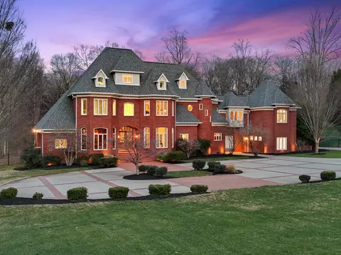 8831 Forest Creek Ln, Ooltewah, TN 37363