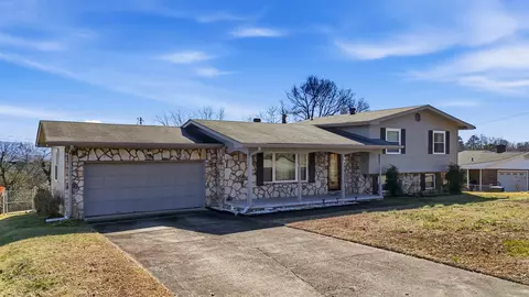 5745 Antonio Ln, Hixson, TN 37343