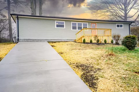 733 Roberta Dr, Rossville, GA 30741