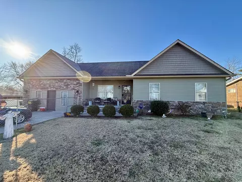 1136 W State Line Rd, Rossville, GA 30741