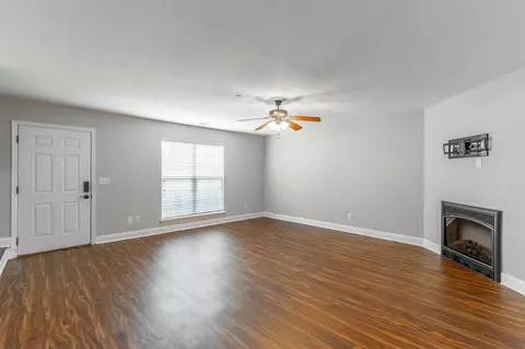 Living - 1101 Maple Tree Ln, Chattanooga, TN 37421 photo 4 of 5