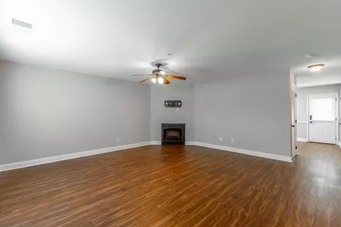 Living - 1101 Maple Tree Ln, Chattanooga, TN 37421 photo 3 of 5
