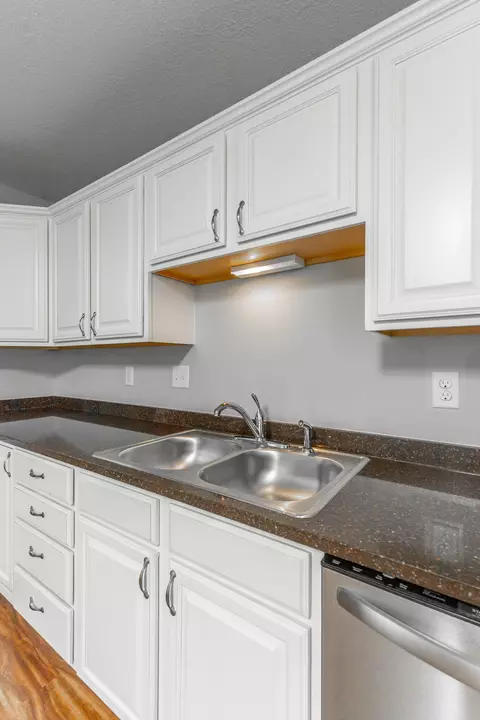Kitchen - 1101 Maple Tree Ln, Chattanooga, TN 37421 photo 2 of 3