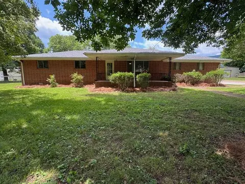 120 Morningside Dr, Soddy Daisy, TN 37379