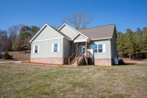185 Bell Lake Dr, Trenton, GA 30752