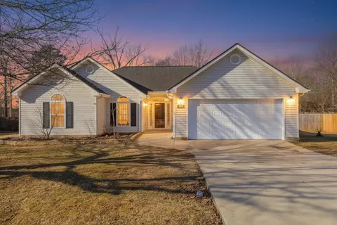 182 Century Dr, Rossville, GA 30741